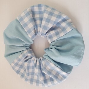 Scrunchie Haarband Haargummi hellblau weiß